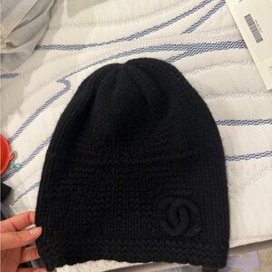 CHANEL Black Beanie CC 100% cashmere